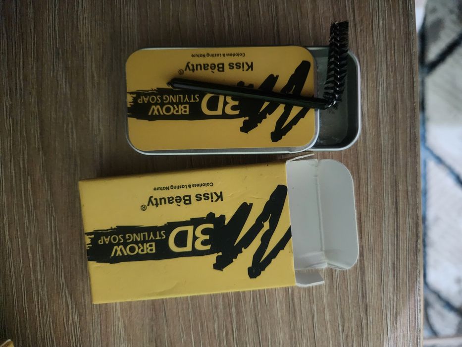 Для бровей Kiss Beauty 3D (3D Brow Styling Soap).