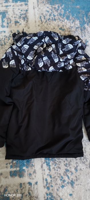 Продам куртку детскую