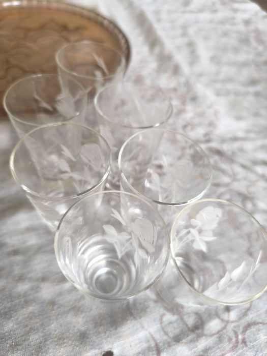 Гравиран стъклен поднос с гравирани чаши (НОВИ)