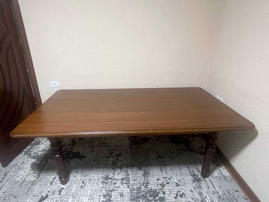 Stol. Zakazga yasalgan. Sifati yaxshi