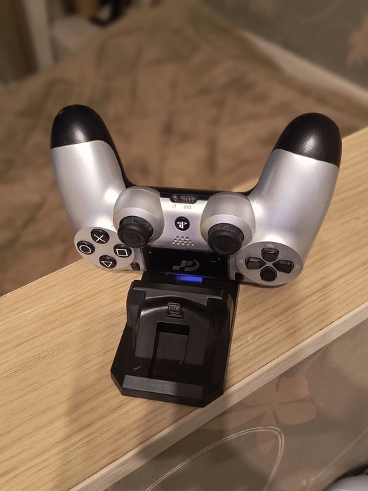 Двойно Зарядно за ps4 контролер/джойстик