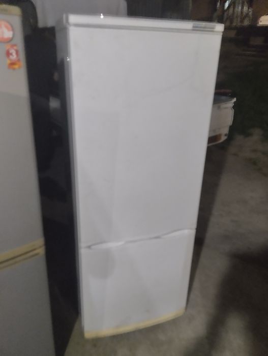 Холодильник срочно продается