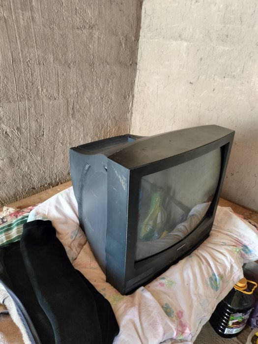 Кинескопный телевизор Samsung (CRT).