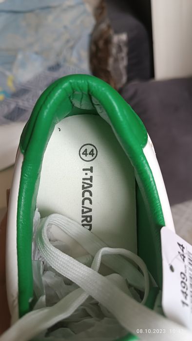 Совершенно новые кроссовки 44 размера