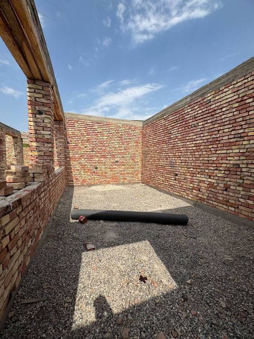 Кирпичный 2,5 сотих ховли уй сотилади