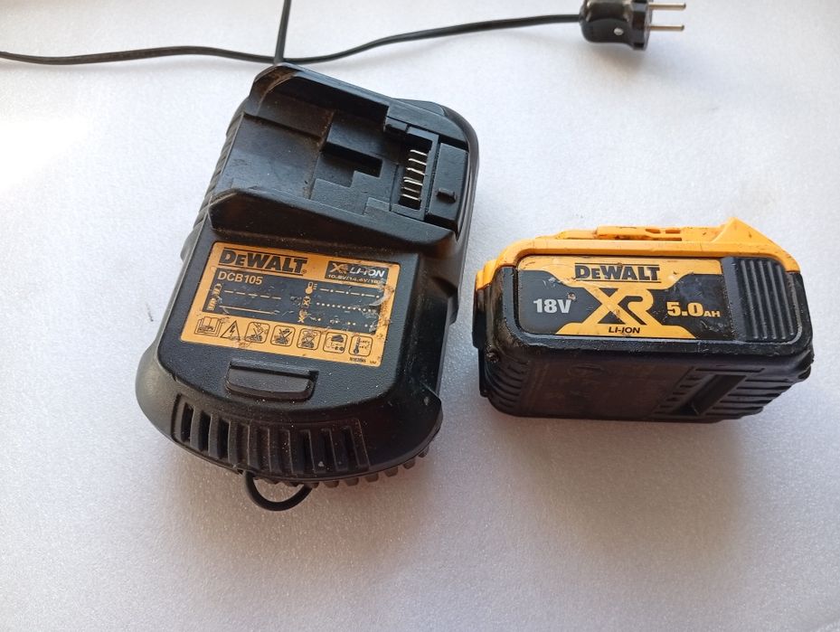 Încărcător și acumulator dewalt 18 v
