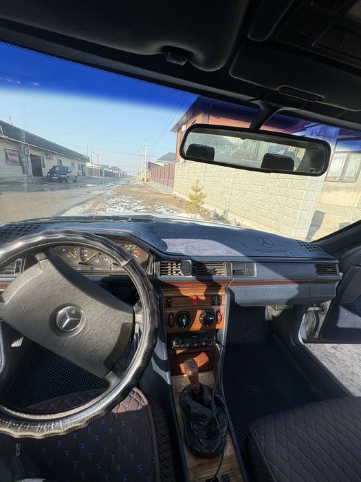 Мерседес  E 200