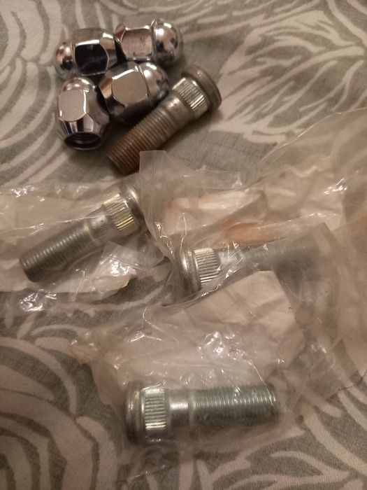 Болт с гайки за главини на Субару