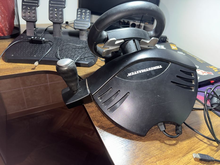 Игровой руль THRUSTMASTER.