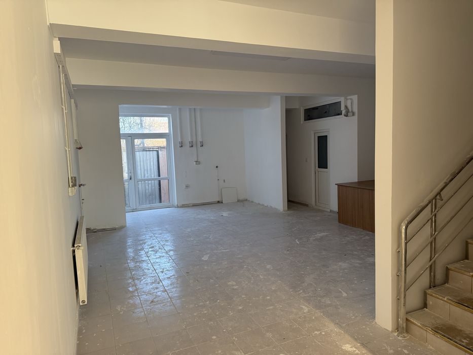 Spatu comercial sos andronache stradal pe doua strazi