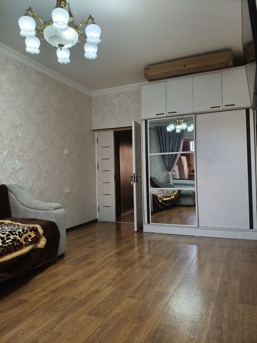 Своя  Авиасозлар-1, ориентир базар кадышева 2/5/5 (2балкона2* 3) франц