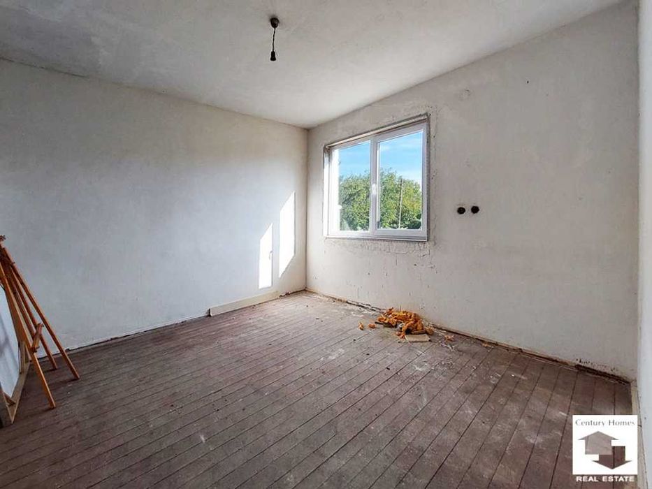 175095 Едноетажна къща за продажба, с равен двор в с. Добромирка