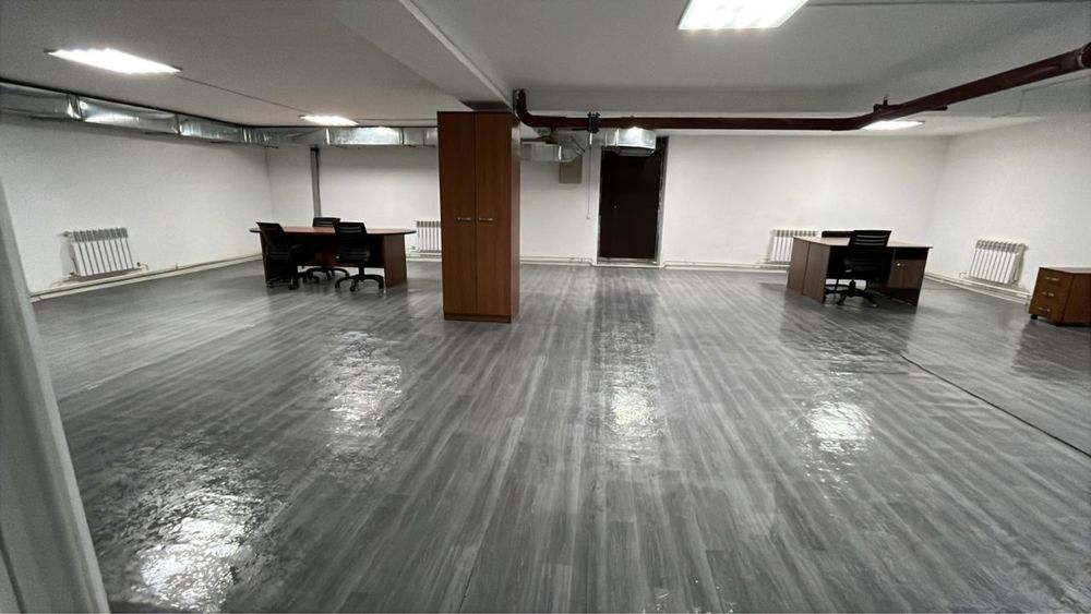 Линолеум б/у в отличном состоянии 200м2