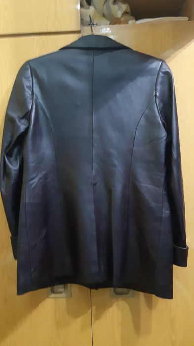 Женский кожаный пиджак