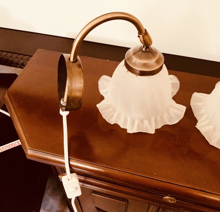 Два винтидж стенни аплика – месингов ефект, стъклени абажури