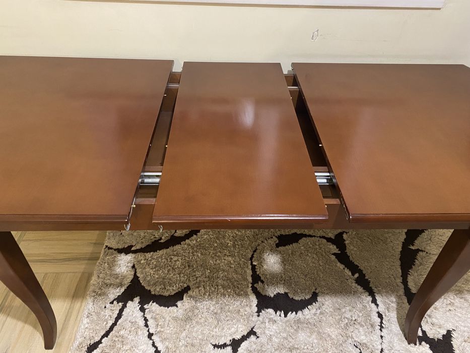 Обеденный стол