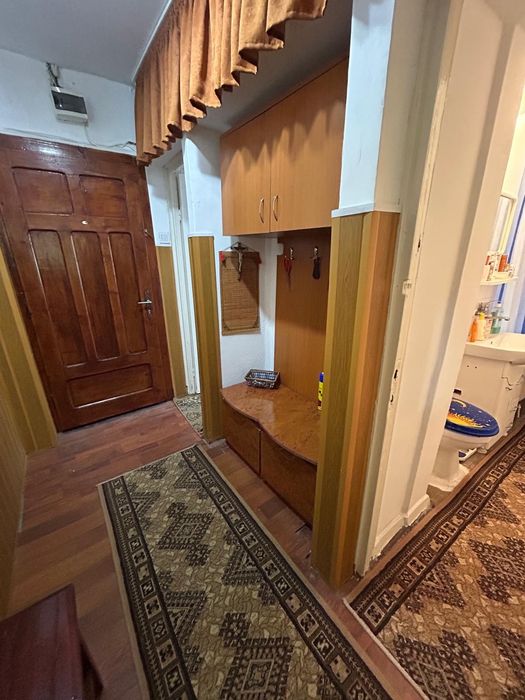 Apartament cu 2 camere nedecomandat,zona micro 11.Pret 35.000 euro. Detalii la tel. 0730745723