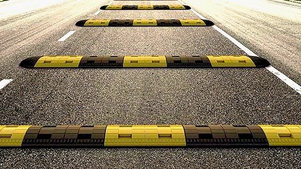 Лежачий полицейский, 5 сантиметров искусственное препятствие!