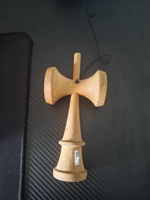 Kendama krom pop negru semnata de xremus