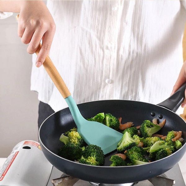 Сет 12 кухненски прибори за готвене - от естествено дърво