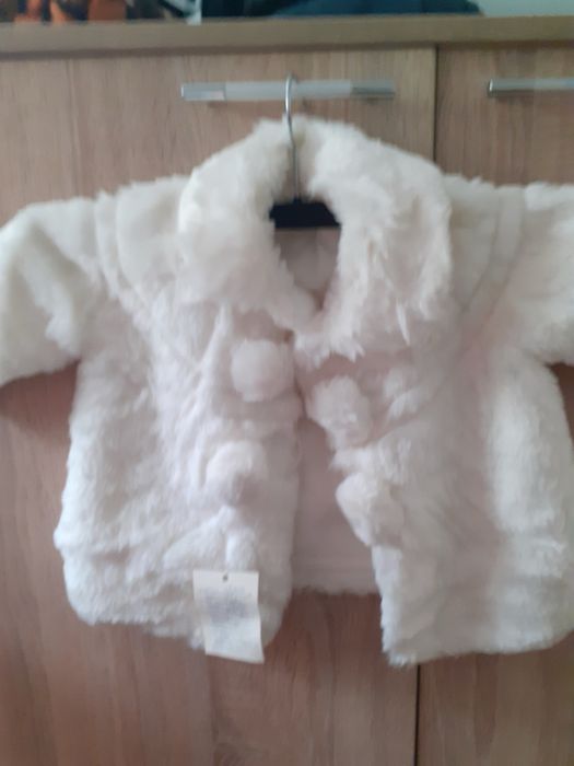 Детско бяло палтенце р-р 24 и р-р 26