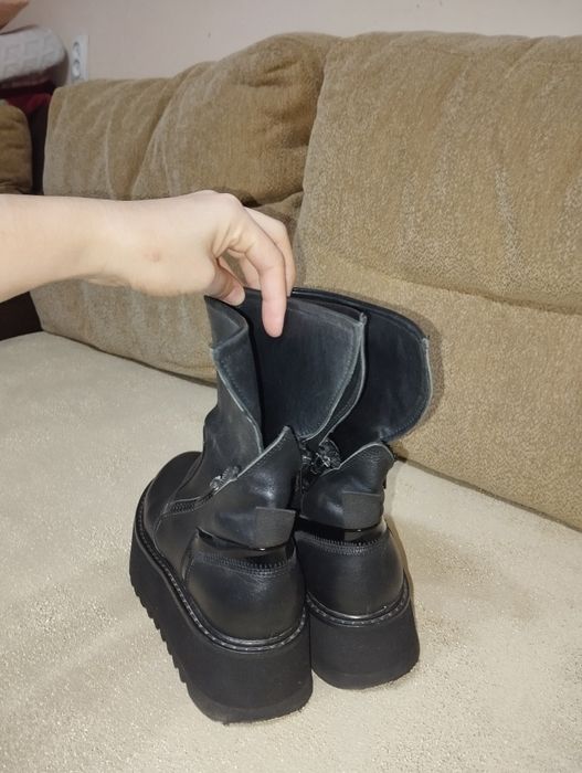 Ботинки очень хорошие в отличном состояни