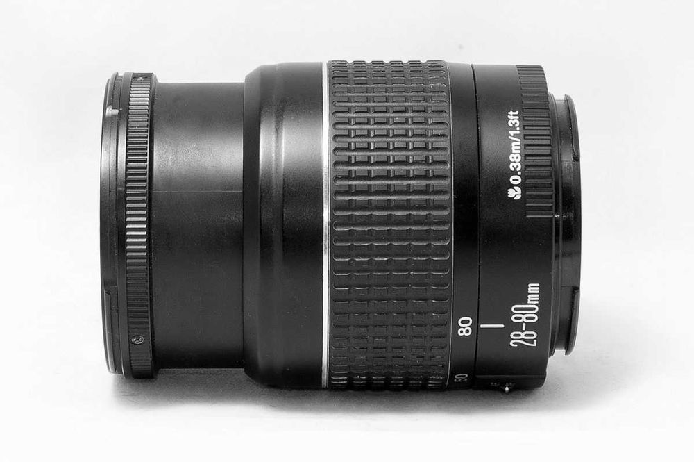 Canon EOS EF 28-80mm f/3.5-5.6 II obiectiv film