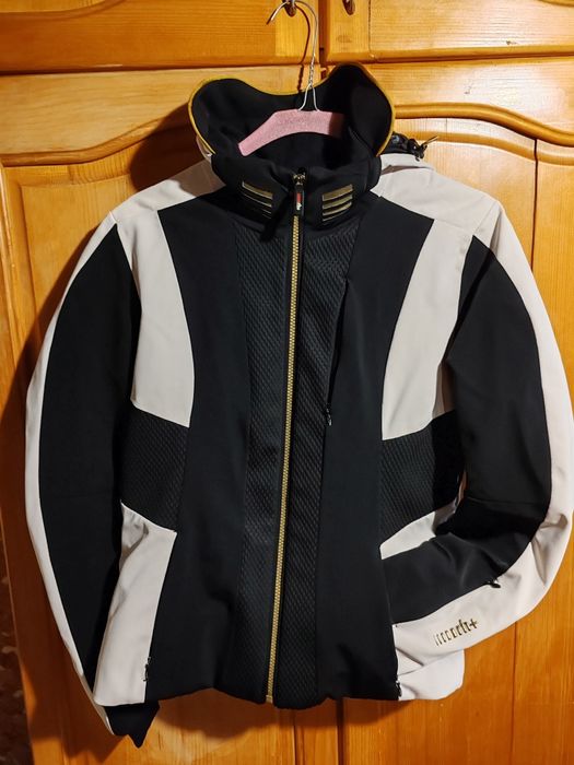 Маркова ски  екипировка.Нова,красива стилна.