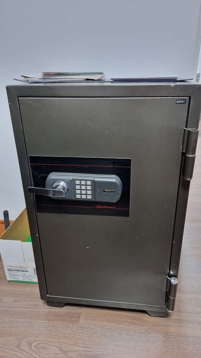 Сейфы офисные бу