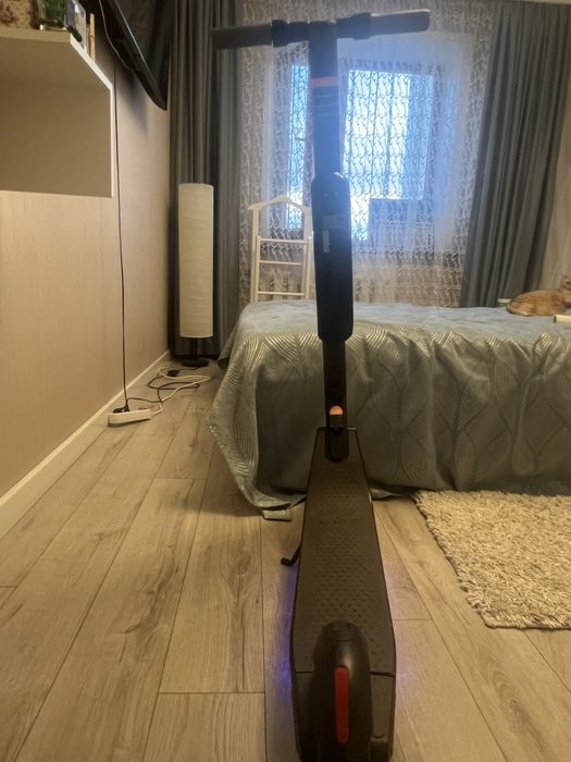 Продам Электро самокат ninebot KickScooter ES4