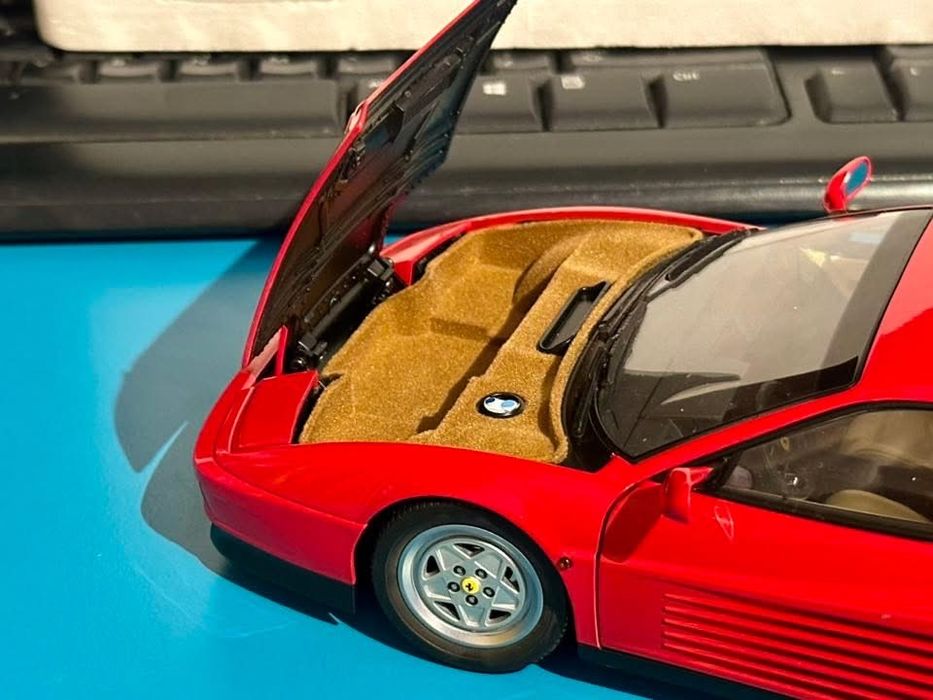 Kyosho Ferrari Testarossa 1:18 ( NU autoart, minichamps, norev etc )