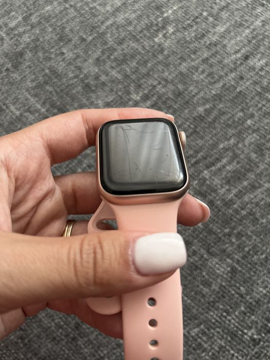 Apple watch 6 gps+ cellular, 40mm, ecran zgariat