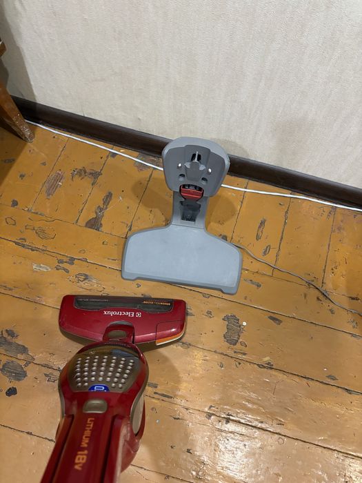 Продам беспроводной пылесос electrolux