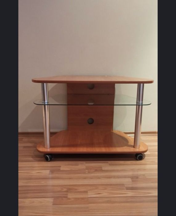 ТВ шкаф с трапецовидна форма