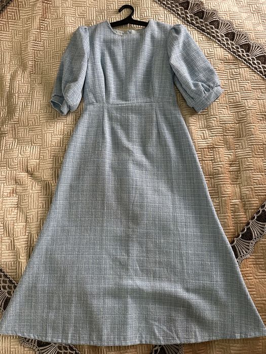 Красивая синяя платье