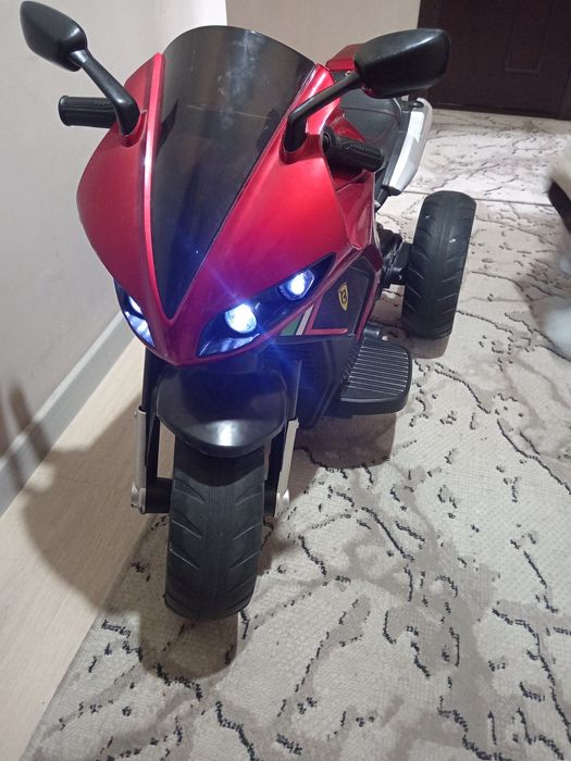 Bolalar motosikili elektron alo darajada