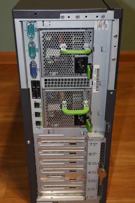 Cервер Fujitsu primergy TX300 S5