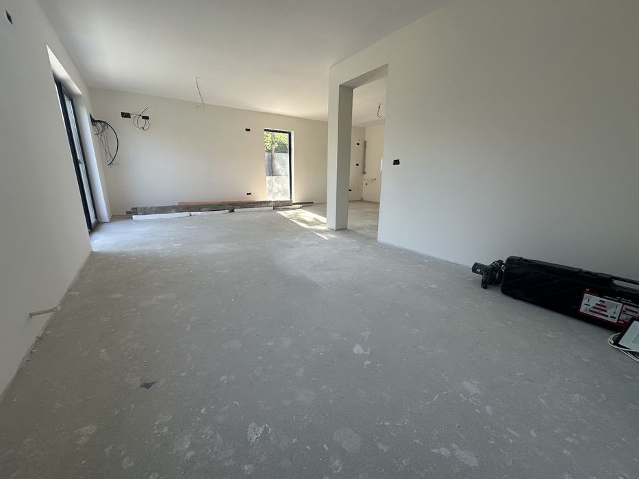 Casa 4 camere cartier privat Dragasani