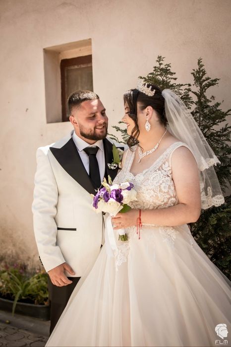 Vand rochie mireasa