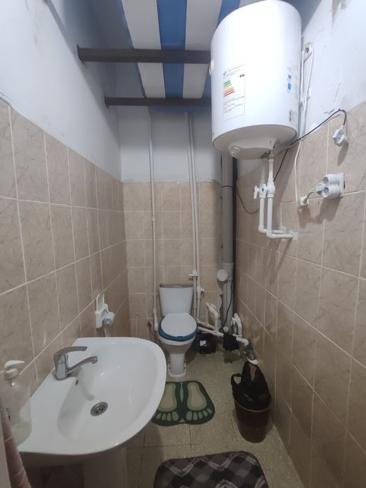 Шошилинч хонадон жихозлари билан сотилади.