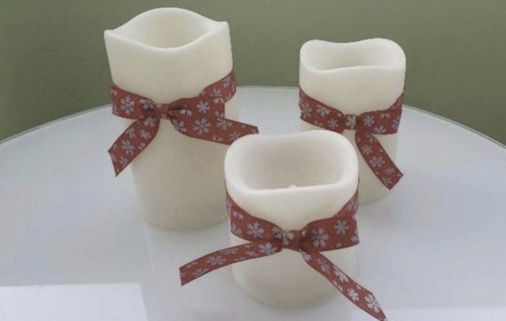 Set de 3 lumanari cu baterii cu fundite festive detasabile
