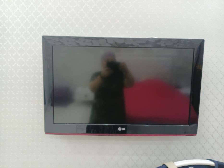 Телевизор LG в рабочем состояни
