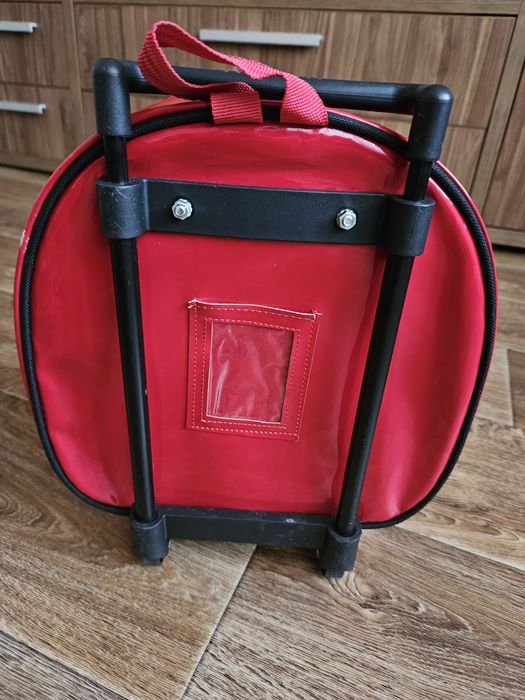 Продаю детский чемодан