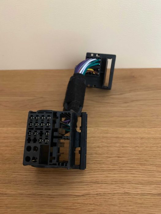 Adaptor comenzi volan cu 8 butoane Volkswagen pentru Radio RCD330