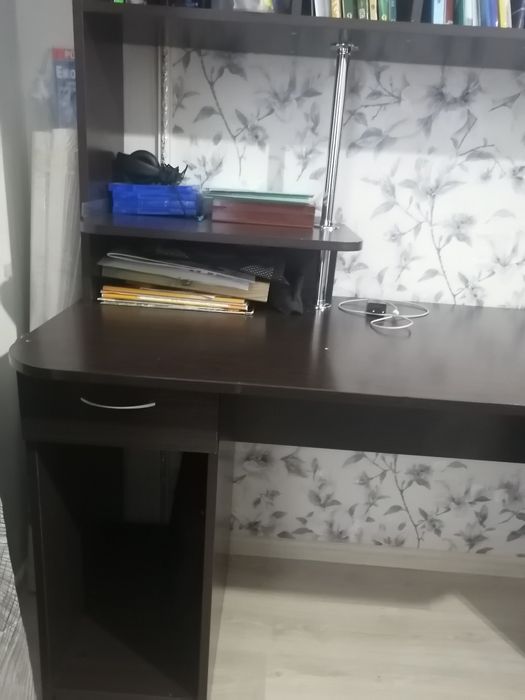 Продам стол для школьника или студента.