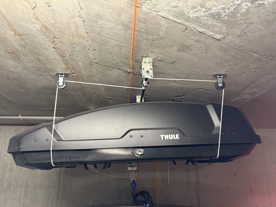 Vand portbagaj Thule XT M Black cu bare si suport garaj