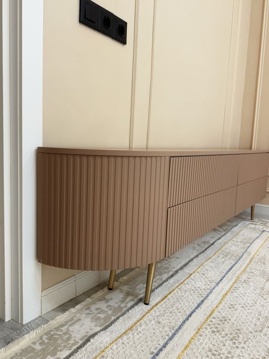 Продается тумба под телевизор, консоль