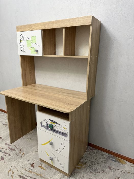 Продам письменный стол.