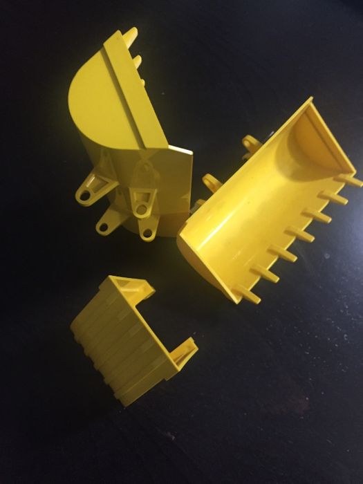 Продавам нови части Lego 2814 и 4700