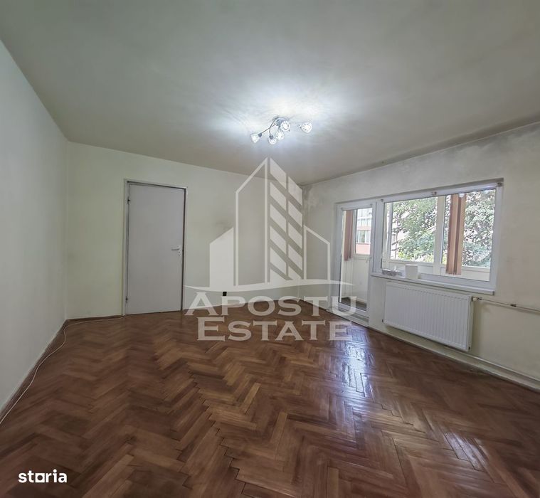 Apartament de vanzare cu 3 camere, 2 bai, 2 balcoane, zona Aradului — fotografia 2